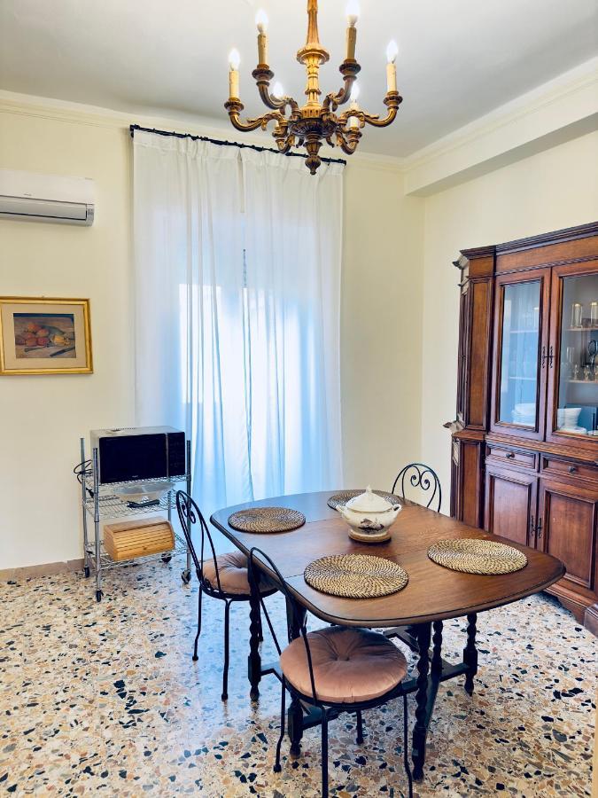 Elegant Apartment In City Center Cagliari Buitenkant foto