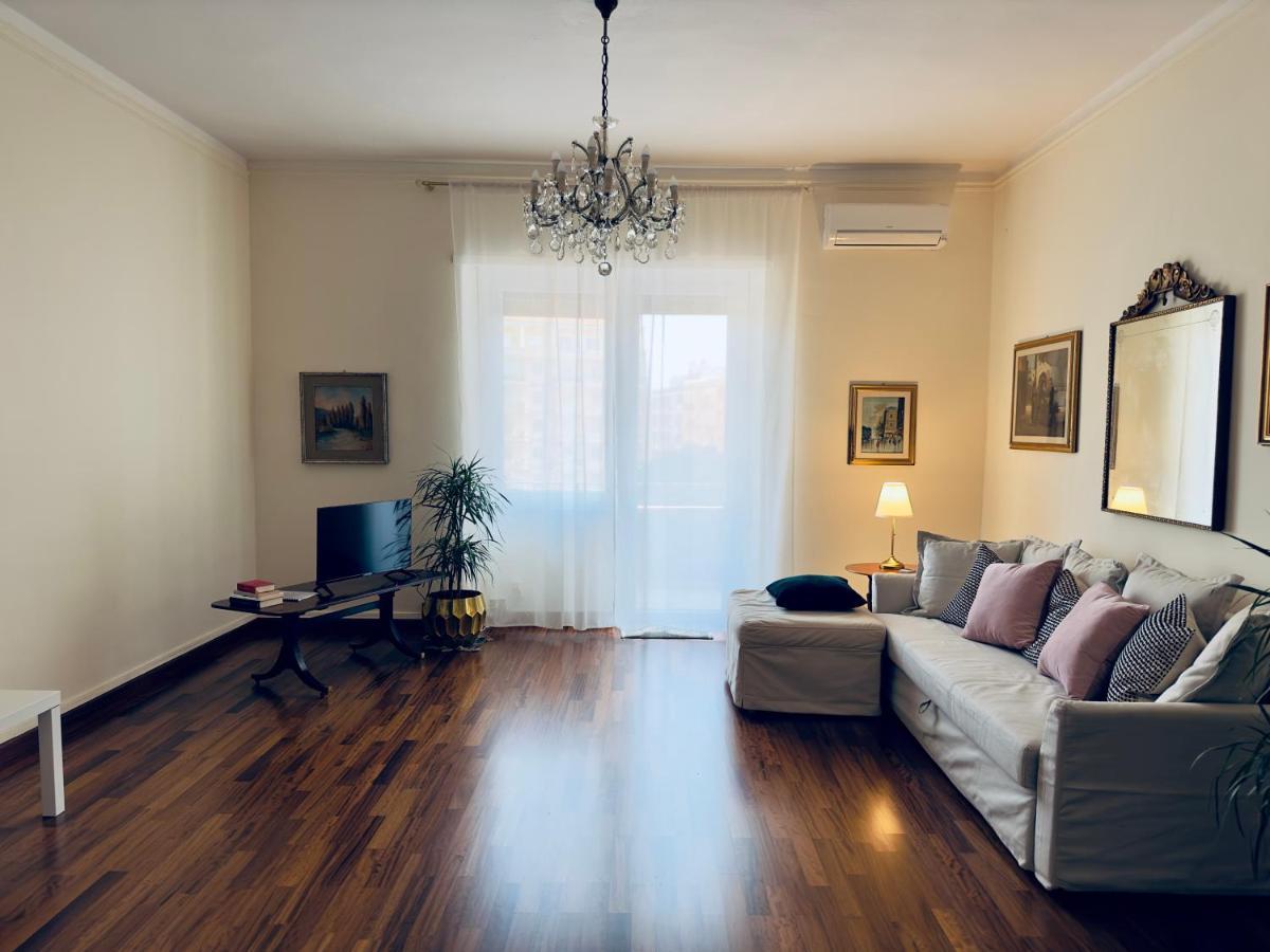 Elegant Apartment In City Center Cagliari Buitenkant foto